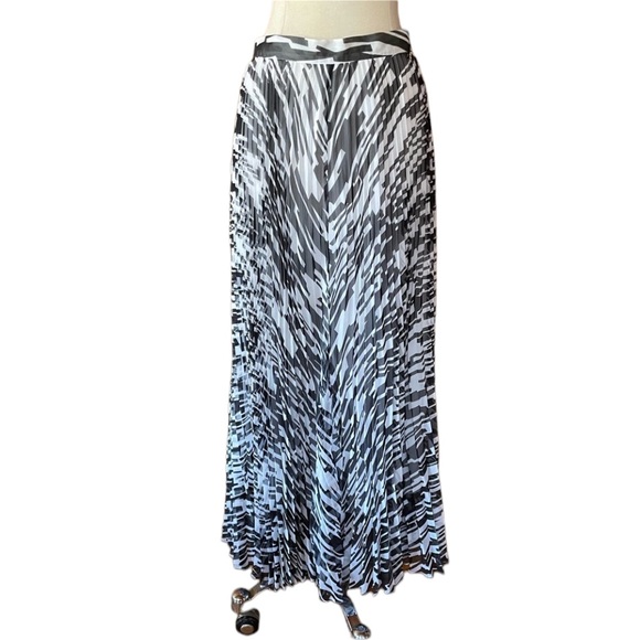 NWT Carmen Marc Valvo Carissa Pleated‎ Skirt - Picture 1 of 8